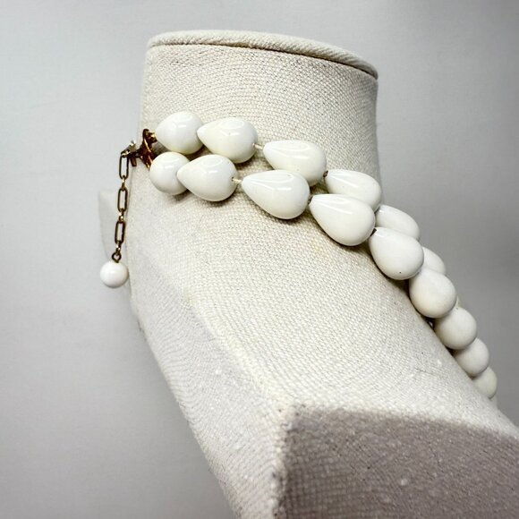 Vintage Beaded Necklace White Retro Look Teardrop Bead Double Strand Mid-Century - Picture 4 of 8